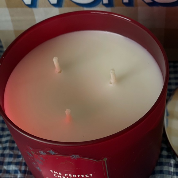 🎄The Perfect Christmas 🎄 Bath and body works 3 wick candle - Picture 4 of 5